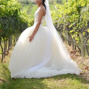 Reposted - Vera Wang Ballgown Wedding Dress